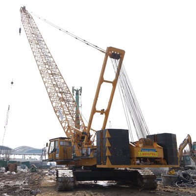 Crawler Crane with Max Ground Pressure 0.9 Kg/cm2, Maximum Gradeability 40%, and Lifting Capacity 50 To 300 Tons