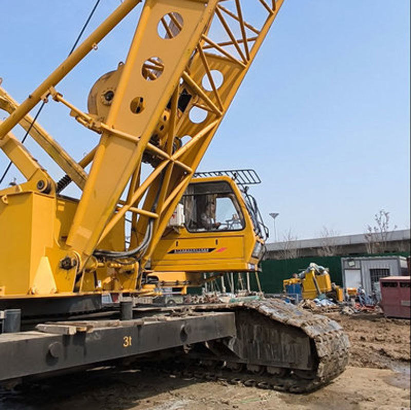 Heavy Duty Hydraulic Crawler Crane with 3600kNm Tamping Capacity 24-84m Heavy Boom Length and 40% Maximum Gradeability