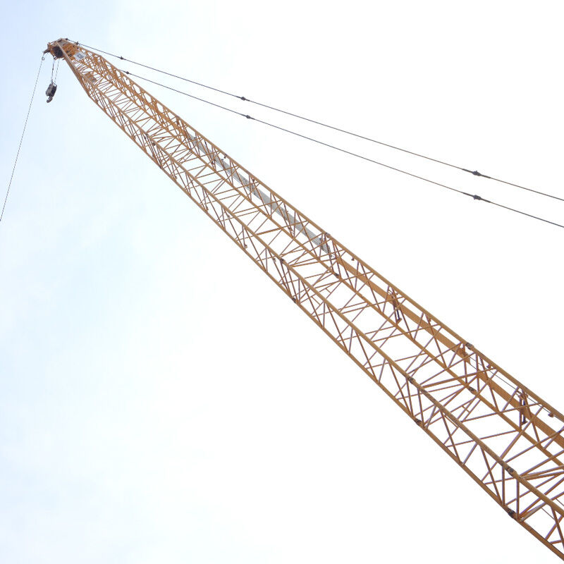 800 Liters Fuel Tank Capacity Crawler Mobile Crane with Max Ground Pressure 0.9 Kg/cm2 and Slewing Speed 1.5 RPM