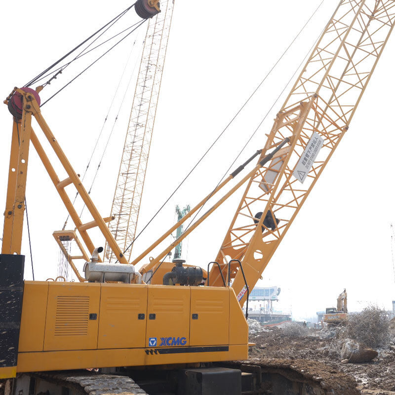 Steel Hydraulic Crawler Crane with 32t Counter Weight 3600kNm Tamping Capacity and 24-84m Heavy Boom Length