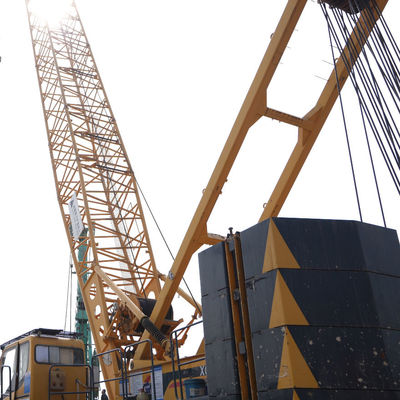Alle terreinen veilig 220T Constructie Crawler kraan Makkelijk te voltooien Lifting taken